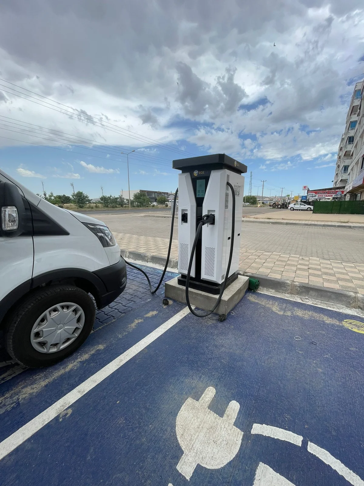 EGESA · Bülent Börekçilik: Charging Point in a Business Car Park
